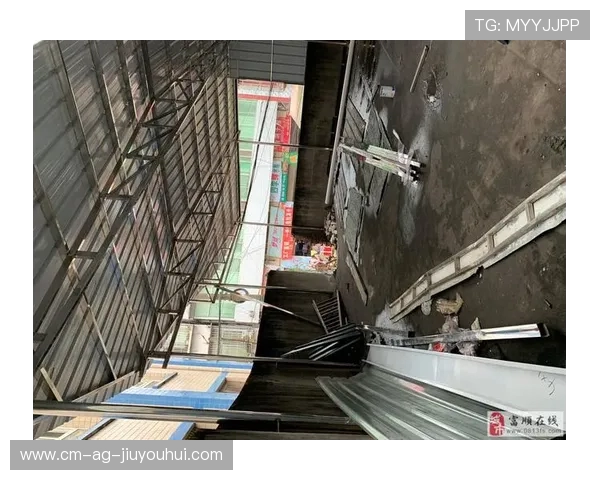 小区少年深夜以足球敲击房顶引发邻里矛盾居民投诉扰民问题亟待解决