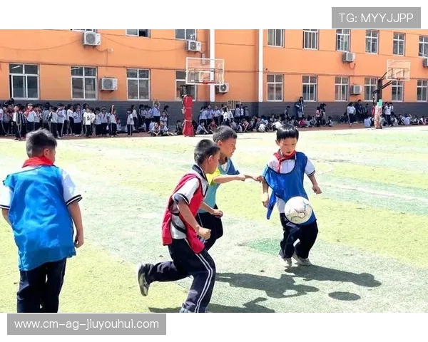 聚焦十小与二小校园足球巅峰对决激情绽放绿茵赛场风云激荡瞬间秀